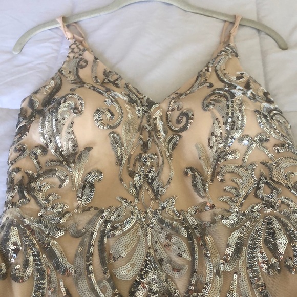 Formal dress - Picture 4 of 4